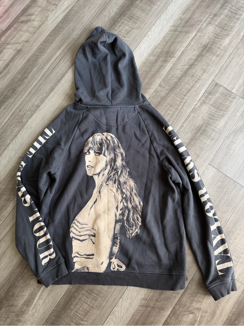 Taylor Swift The Eras Tour Oversized Black Cream Pullover Hoodie Size M Cozy